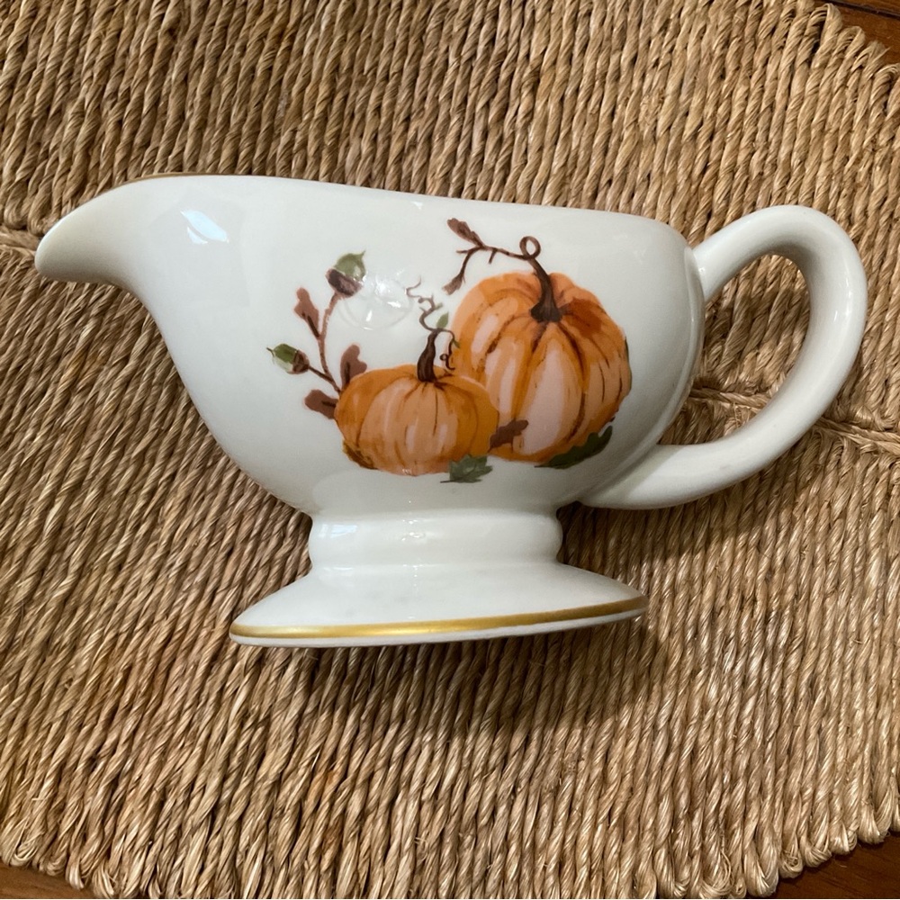 *Dash of That* Pumpkin Design Gravy Boat